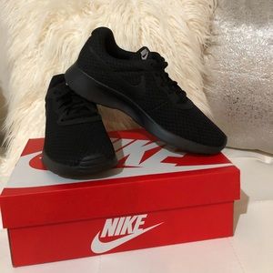 NIke Womens’s Tanjun Sneakers